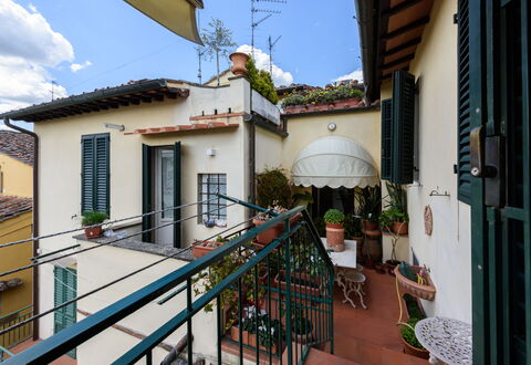 Residenza Del Desco: Plante, Himmel, Vindue, Bygning, Azure, Blomsterkrukke, Sky, Træ, Stueplante, Kvarter