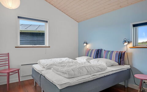 Thrugils - 500M from the Sea: Soveværelse, Seng, Indretning, Loft, Sengetøj, Sengetøj, Etage, Bed Frame, Møbel, Hjem