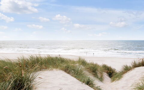 Thrugils - 500M from the Sea: Blå, Strand, Krop Af Vand, Naturligt Miljø, Horisont, Kyst, Hav, Coastal Og Oceaniske Landskabsformer, Kyst