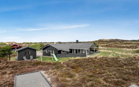 Thrugils - 500M from the Sea: Møbel, Indretning, Gulvbelægning, Træ, Etage, Loft, Trægulve, Stol, Bord, Belysning