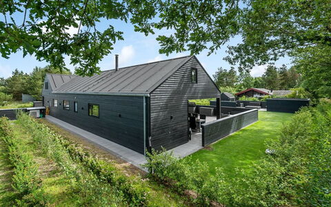 Henrikke - 500M to the Fjord: Tag, Hjem, Sommerhus, Have, Lawn, Landscaping, Gård, Sidespor, Stuehus, Backyard