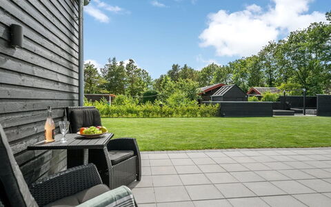 Henrikke - 500M to the Fjord: Udendørs Møbler, Hjem, Have, Bunddække, Sidespor, Lawn, Gård, Skygge, Landscaping, Stol