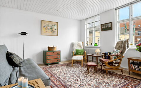 Blakke - 200M from the Sea: Træ, Møbel, Lejlighed, Værelse, Loft, Bejdse, Stol, Hårdttræ, Klarlak, Tømmer