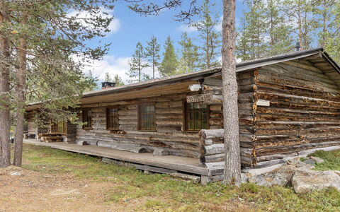 Raahenmaja: Træ, Sommerhus, Hjem, Bjælkehytte, Tømmer, Sidespor, Hårdttræ, Naturmateriale, Garden Bygninger, Hytte