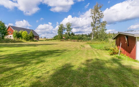 Kuusiniemi: Møbel, Indretning, Gulvbelægning, Etage, Bord, Loft, Køkken & Spisebord, Belysning, Stol, Hjem