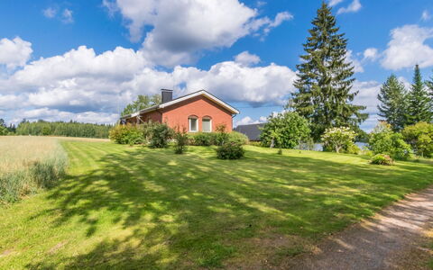 Kuusiniemi: Møbel, Indretning, Gulvbelægning, Etage, Bord, Loft, Køkken & Spisebord, Belysning, Stol, Hjem