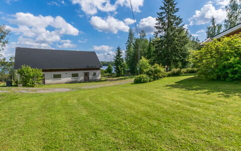Kuusiniemi: Møbel, Indretning, Gulvbelægning, Etage, Bord, Loft, Køkken & Spisebord, Belysning, Stol, Hjem