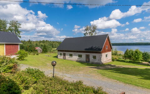 Kuusiniemi: Møbel, Indretning, Gulvbelægning, Etage, Bord, Loft, Køkken & Spisebord, Belysning, Stol, Hjem