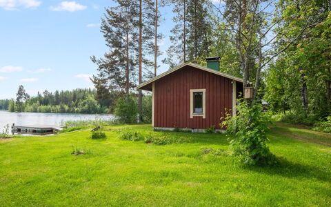 Kuusiniemi: Møbel, Indretning, Gulvbelægning, Etage, Bord, Loft, Køkken & Spisebord, Belysning, Stol, Hjem