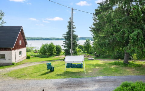 Kuusiniemi: Møbel, Indretning, Gulvbelægning, Etage, Bord, Loft, Køkken & Spisebord, Belysning, Stol, Hjem