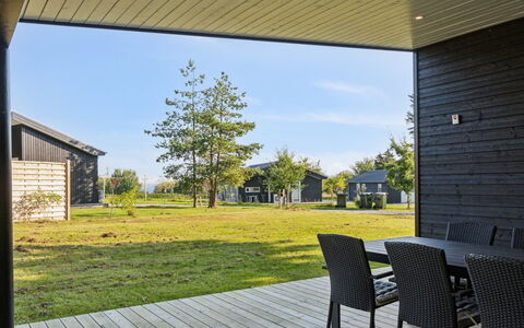 Uma - 1.5Km from the Sea: Tag, Hjem, Dør, Sommerhus, Skygge, Sidespor, Gård, Estate, Backyard