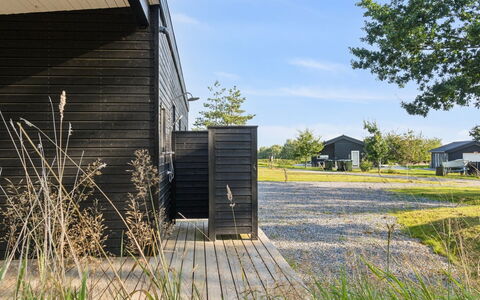 Uma - 1.5Km from the Sea: Tag, Hjem, Dør, Sommerhus, Skygge, Sidespor, Gård, Estate, Backyard