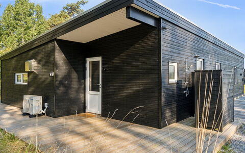 Uma - 1.5Km from the Sea: Tag, Hjem, Dør, Sommerhus, Skygge, Sidespor, Gård, Estate, Backyard