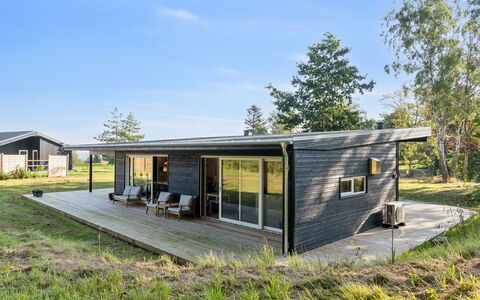 Uma - 1.5Km from the Sea: Tag, Hjem, Dør, Sommerhus, Skygge, Sidespor, Gård, Estate, Backyard