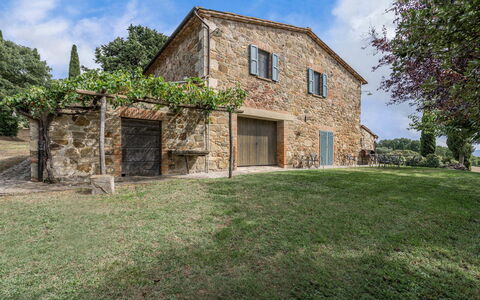 Orcia Panoramic View With Pool: Himmel, Sky, Bygning, Vindue, Plante, Træ, Hus, Land Lot, Vegetationen, Naturlige Landskab