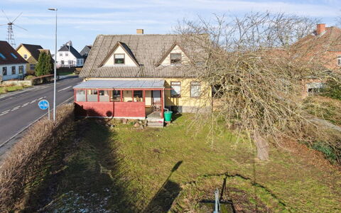 Thera - 5Km from the Sea: Loft, Gulvbelægning, Indretning, Etage, Kompositmateriale, Møbel, Udvej, Hotel, Design, Dagslys