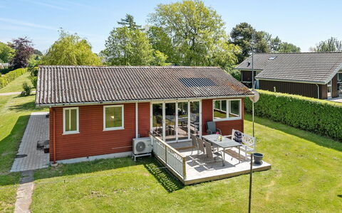 Momo - 570M from the Sea: Loft, Gulvbelægning, Indretning, Etage, Kompositmateriale, Møbel, Udvej, Hotel, Design, Dagslys