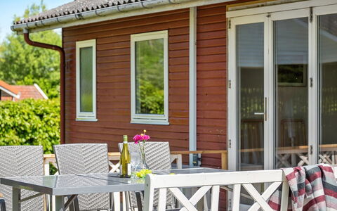 Momo - 570M from the Sea: Loft, Gulvbelægning, Indretning, Etage, Kompositmateriale, Møbel, Udvej, Hotel, Design, Dagslys