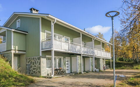 Siularinne B9: Træ, Sommerhus, Bjælkehytte, Skov, Skur, Garden Bygninger, Lærk, Woodland, Bejdse
