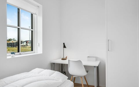 Malomir - 500M from the Sea: Indretning, Etage, Gulvbelægning, Lejlighed, Soveværelse, Seng, Loft, Bed Frame, Dagslys, Sengetøj