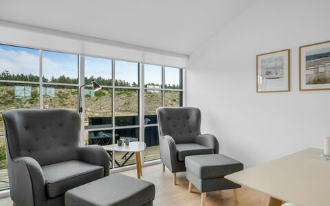 Malomir - 500M from the Sea: Møbel, Indretning, Gulvbelægning, Stol, Etage, Træ, Værelse, Stue, Belysning, Loft