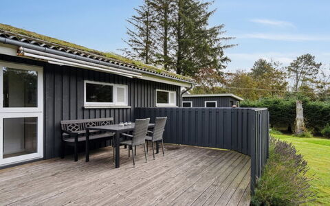 Sigbritt - 2.6Km from the Sea: Svømmepøl, Udendørs Møbler, Møbel, Udvej, Flise, Eco Hotel, Skygge, Stol, Fritid, Estate