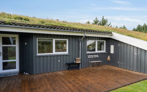 Sigbritt - 2.6Km from the Sea: Svømmepøl, Udendørs Møbler, Møbel, Udvej, Flise, Eco Hotel, Skygge, Stol, Fritid, Estate