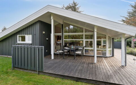 Sigbritt - 2.6Km from the Sea: Svømmepøl, Udendørs Møbler, Møbel, Udvej, Flise, Eco Hotel, Skygge, Stol, Fritid, Estate