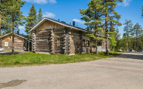 Nilikuru A1: Træ, Tag, Land Lot, Sommerhus, Bjælkehytte, Lærk, Skygge, Evergreen, Sidespor