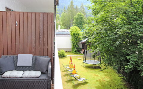 Seefeld in Tirol 101: Plante, Grøn, Udendørs Møbler, Skygge, Træ, Græs, Træ, Fritid, Gulvbelægning, Komfort