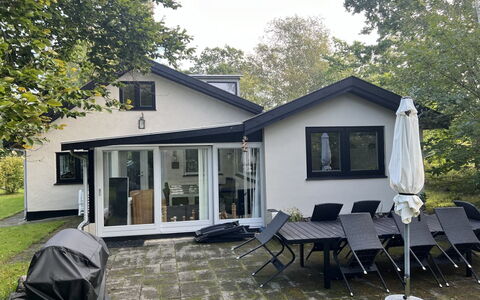 Kirsi - 200M from the Sea: Tag, Hjem, Dør, Sommerhus, Skygge, Sidespor, Gård, Estate, Backyard