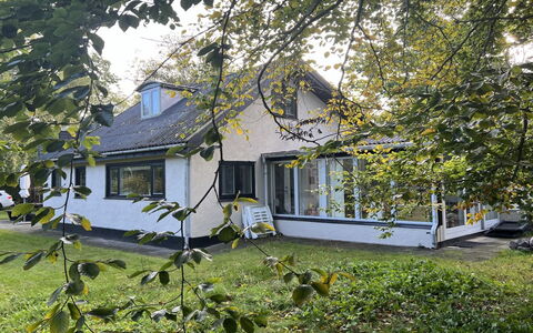 Kirsi - 200M from the Sea: Tag, Hjem, Dør, Sommerhus, Skygge, Sidespor, Gård, Estate, Backyard
