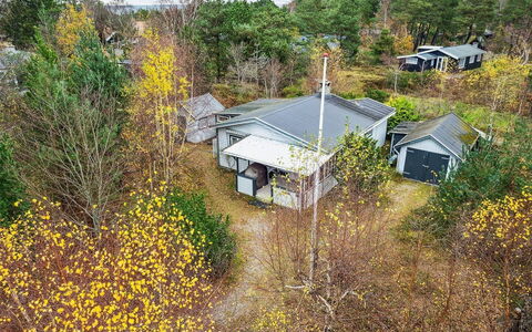 Alessandra - 175M from the Sea: Møbel, Indretning, Gulvbelægning, Træ, Etage, Loft, Trægulve, Stol, Bord, Belysning