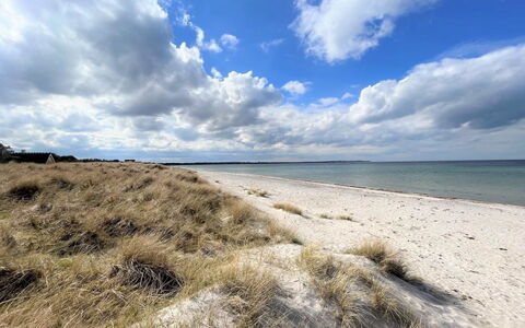 Alessandra - 175M from the Sea: Møbel, Indretning, Gulvbelægning, Træ, Etage, Loft, Trægulve, Stol, Bord, Belysning
