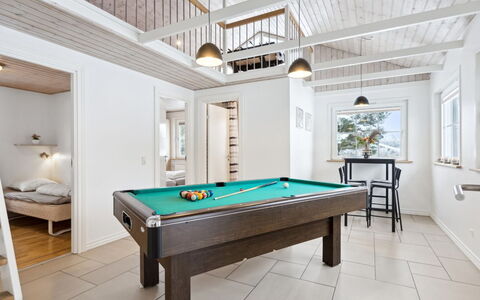 Erene - 850M from the Sea: Loft, Gulvbelægning, Indretning, Etage, Kompositmateriale, Møbel, Udvej, Hotel, Design, Dagslys