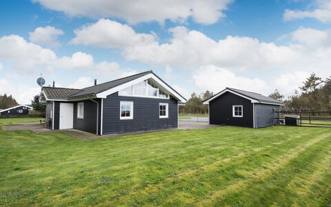 Erene - 850M from the Sea: Loft, Gulvbelægning, Indretning, Etage, Kompositmateriale, Møbel, Udvej, Hotel, Design, Dagslys