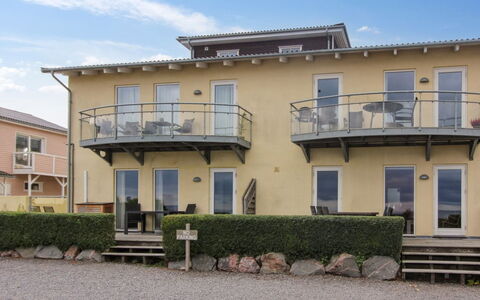Caisa - 75M from the Sea: Møbel, Indretning, Stol, Gulvbelægning, Bord, Udvej, Etage, Loft, Værelse, Eco Hotel
