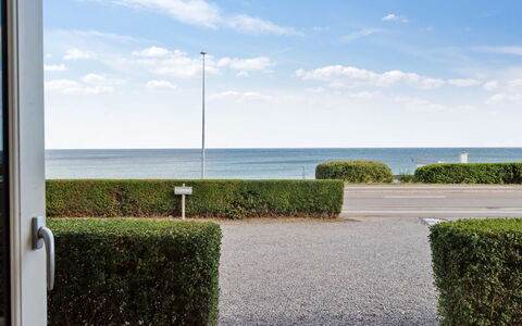 Caisa - 75M from the Sea: Møbel, Indretning, Stol, Gulvbelægning, Bord, Udvej, Etage, Loft, Værelse, Eco Hotel