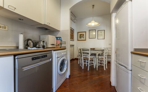 A Un Minuto Dal Mare - Bogliasco, Liguria: Cabinetry, Countertop, Møbel, Køkken Apparat, Køkken, Træ, Bygning, Komfur, Belysning, Indretning