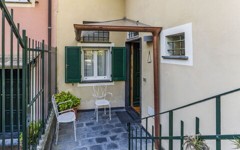 A Un Minuto Dal Mare - Bogliasco, Liguria: Bygning, Plante, Ejendom, Vindue, Træ, Kvarter, Hus, Dør, Veranda, Facade