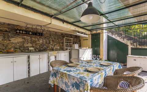 A Un Minuto Dal Mare - Bogliasco, Liguria: Ejendom, Bygning, Bord, Træ, Indretning, Arkitektur, Etage, Væg, Gulvbelægning, Ejendom
