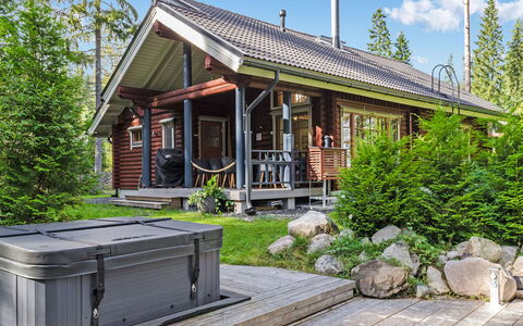 Villa Usva: Græs, Hus, Sommerhus, Land Lot, Hjem, Estate, Lawn, Sidespor, Stuehus, Veranda