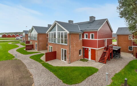 Alvy - 100M to the Fjord: Loft, Gulvbelægning, Indretning, Etage, Kompositmateriale, Møbel, Udvej, Hotel, Design, Dagslys