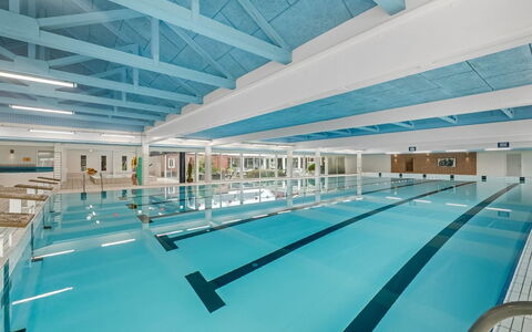 Alvy - 100M to the Fjord: Loft, Gulvbelægning, Indretning, Etage, Kompositmateriale, Møbel, Udvej, Hotel, Design, Dagslys