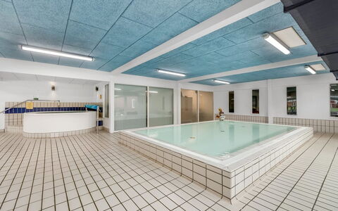 Alvy - 100M to the Fjord: Loft, Gulvbelægning, Indretning, Etage, Kompositmateriale, Møbel, Udvej, Hotel, Design, Dagslys