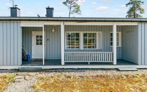 Saariseläntie 8 B 1 Vaeltaja: Vandvej, Bank, Vandløb, Sø, Sommerhus, Skov, Kanal, Reservoir, Bjælkehytte