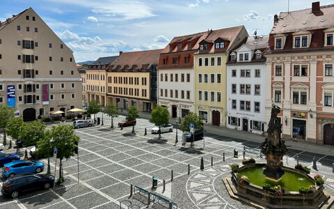 Zittau 100: Vand, Himmel, Sky, Ejendom, Svømmepøl, Badeby, Azure, Blå, Bygning, Udendørs Møbler