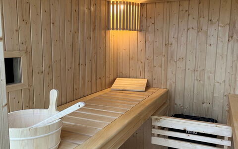Eyer - 20M from the Sea: Svømmepøl, Udendørs Møbler, Møbel, Udvej, Flise, Eco Hotel, Skygge, Stol, Fritid, Estate