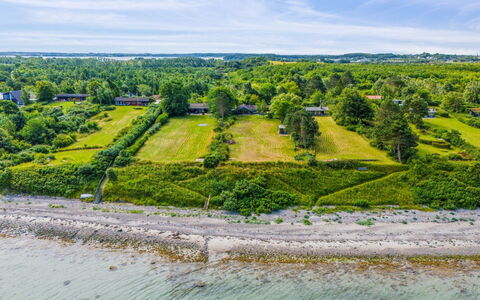 Eyer - 20M from the Sea: Svømmepøl, Udendørs Møbler, Møbel, Udvej, Flise, Eco Hotel, Skygge, Stol, Fritid, Estate