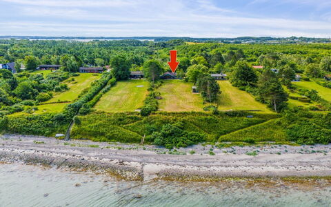 Eyer - 20M from the Sea: Svømmepøl, Udendørs Møbler, Møbel, Udvej, Flise, Eco Hotel, Skygge, Stol, Fritid, Estate